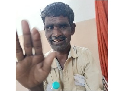 ಸಂಚಾರಕ್ಕೆ ಅಡ್ಡಿಪಡಿಸುತ್ತಿದ್ದ ಮಾನಸಿಕ ಅಸ್ವಸ್ಥನ ರಕ್ಷಣೆ: ಸೂಚನೆ ಸಂಚಾರಕ್ಕೆ ಅಡ್ಡಿಪಡಿಸುತ್ತಿದ್ದ ಮಾನಸಿಕ ಅಸ್ವಸ್ಥನ ರಕ್ಷಣೆ: ಸೂಚನೆ